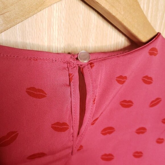 Acira Womens Lip Print Pink Short Sleeve Blouse Medium - Picture 4 of 6